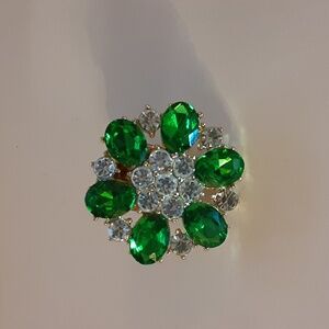 Vintage Style Green Floral Pin